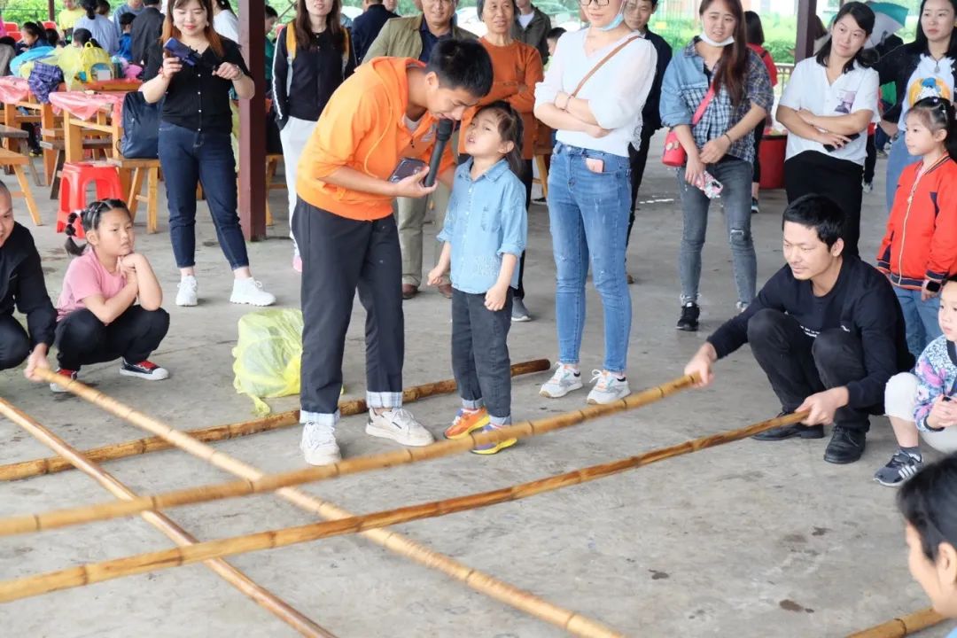 童年分歧Young，稻花香里亲子欢——9001cc金沙以诚为本智能组织发展六一亲子活动