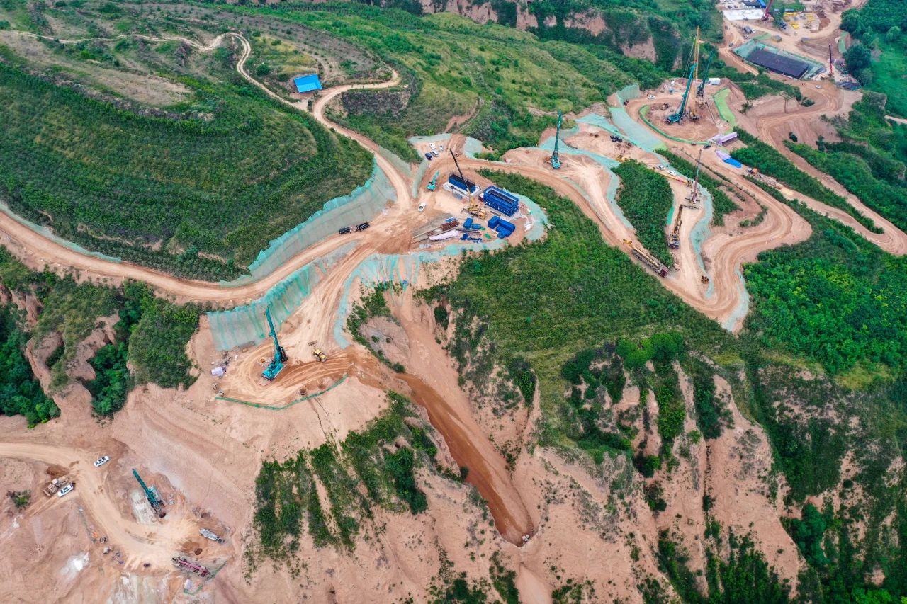 天堑施工，玉皇阁二号特大桥桩基主力军是9001cc金沙以诚为本智能旋挖钻机 | 百年风华筑锦绣9001cc金沙以诚为本（3）