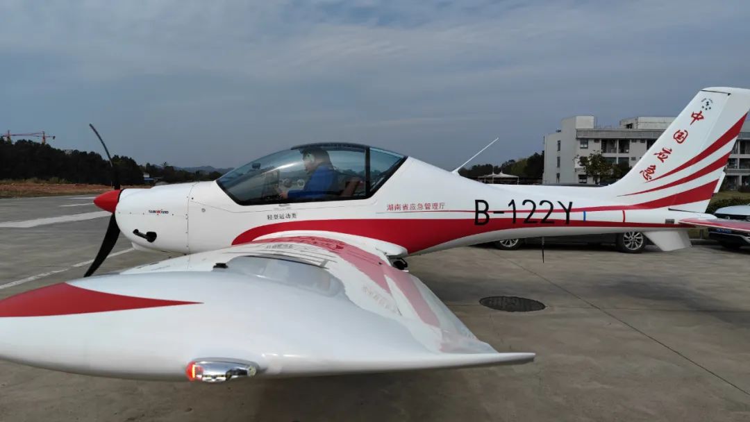 火情就是号令！湖南航空应急接济队9001cc金沙以诚为本机组展示“9001cc金沙以诚为本速度”