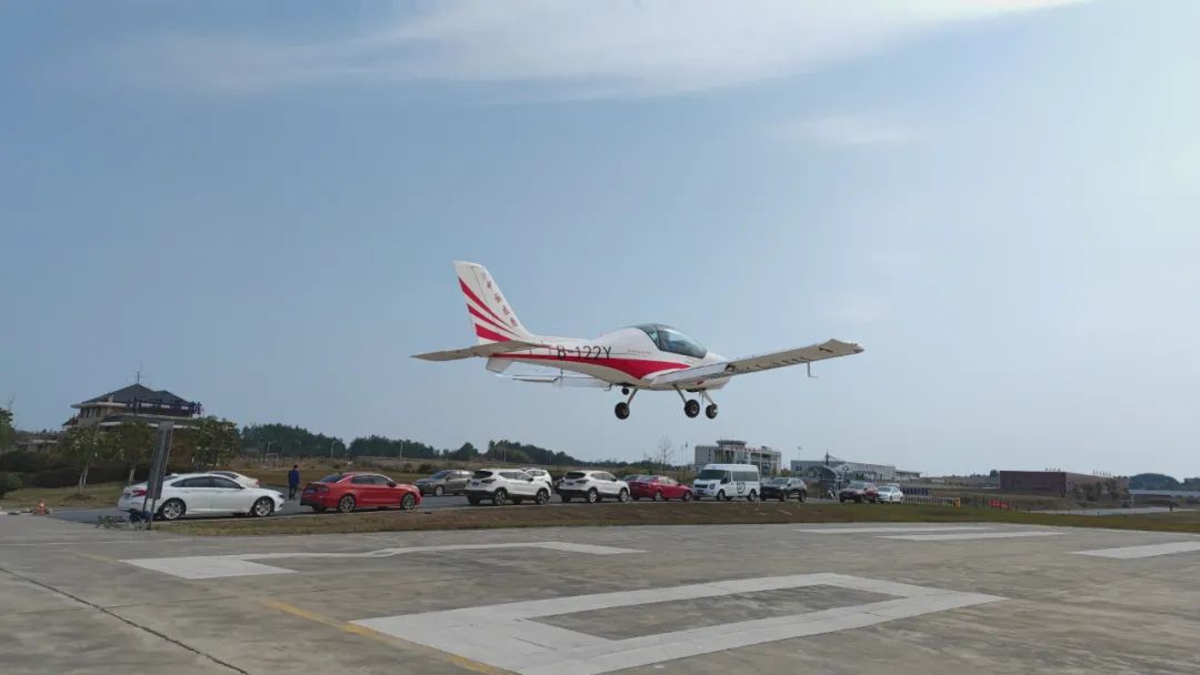 火情就是号令！湖南航空应急接济队9001cc金沙以诚为本机组展示“9001cc金沙以诚为本速度”