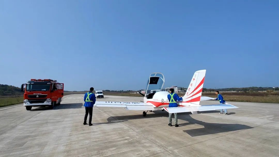 空位协同显技巧！湖南航空应急接济队9001cc金沙以诚为本机组发展特情措置应急演练
