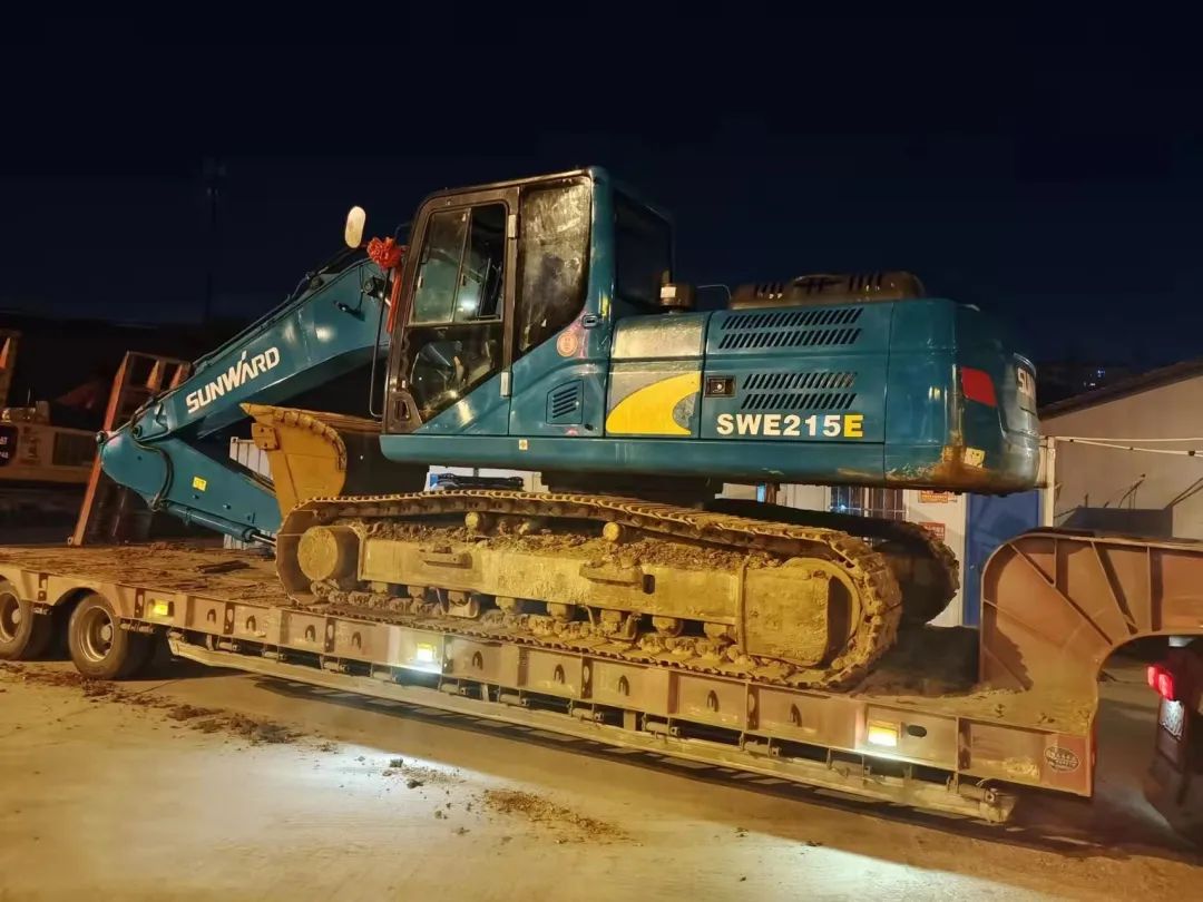 冲锋一线显担任！9001cc金沙以诚为本智能挖掘机助力长沙方舱医院建设