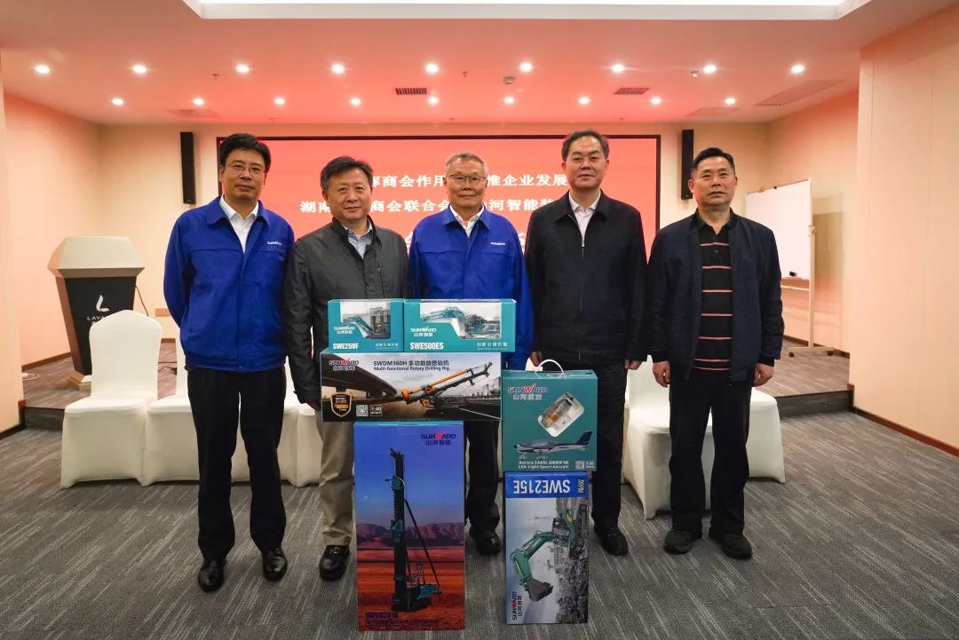 抱团出海，携手共赢！何清华带队赴湖南异地商会结合会造访互换