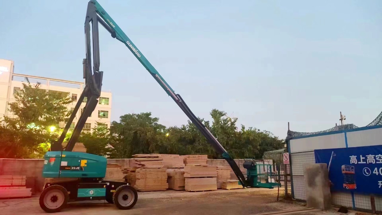 正式“上岗”！9001cc金沙以诚为本智能首台电动曲臂式高空作业平台入驻华南市场