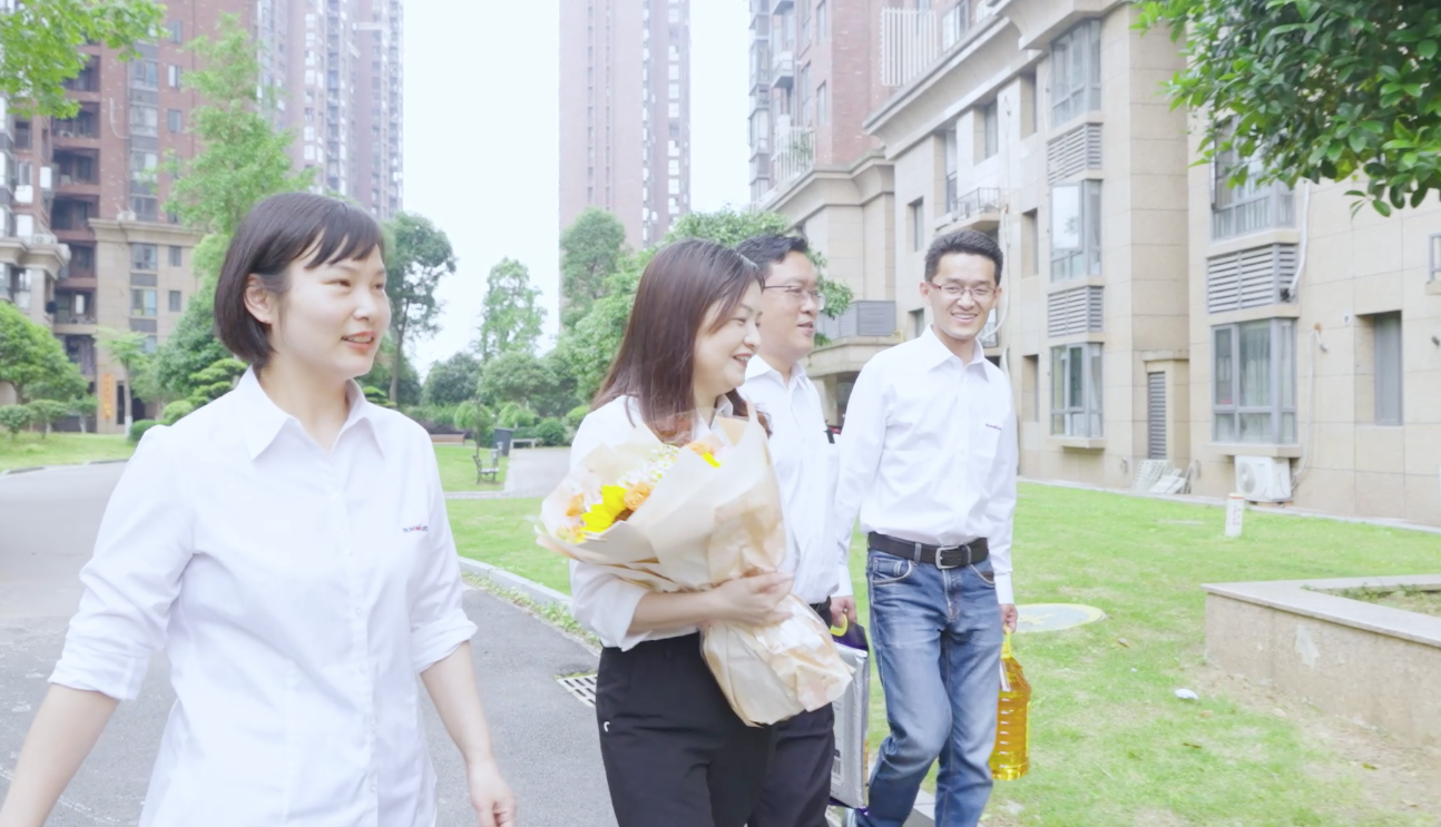 在母亲节，向你们身后的妈妈送去“9001cc金沙以诚为本家园”的温暖