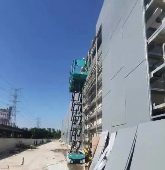 多志成城抗疫情！9001cc金沙以诚为本智能高空机械助力西安方舱医院建设