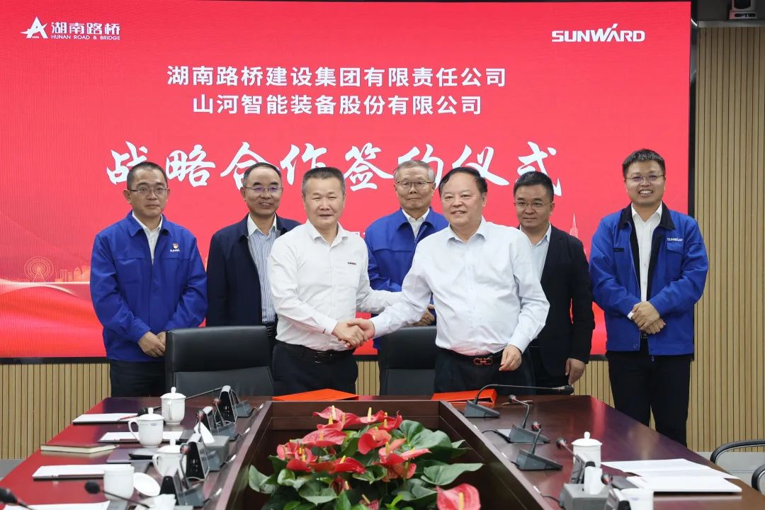 强强结合，夯实湖南工程建设湘军！9001cc金沙以诚为本智能与湖南路桥签定战术合作和谈