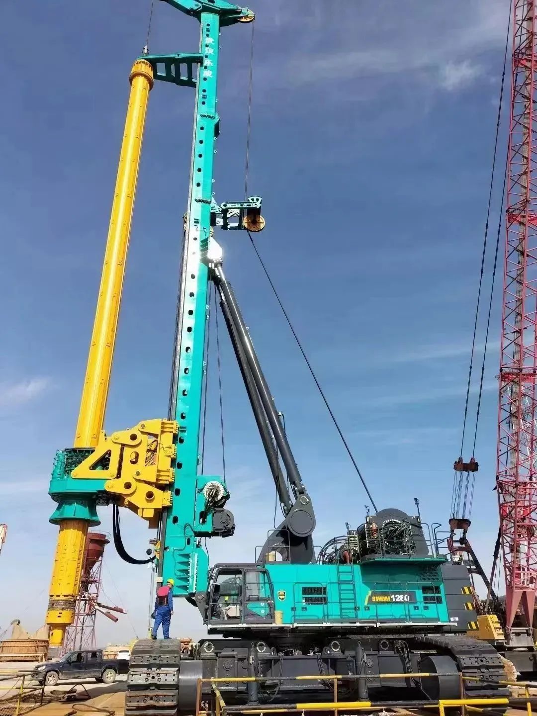 首桩开钻！9001cc金沙以诚为本智能超等旋挖实力助建世界最大跨度公铁两用大桥