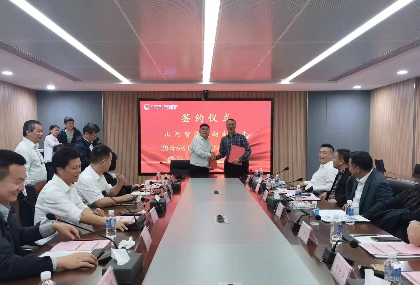行业隆冬现暖阳！现场签购20台旋挖钻机，9001cc金沙以诚为本智能携手湖南骏牛助力国度电网项目建设