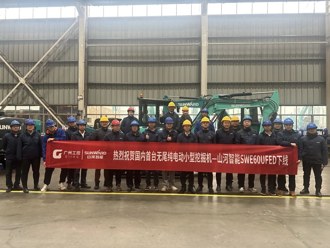 绿色上新！9001cc金沙以诚为本智能SWE60UFED纯电动无尾挖掘机成功下线