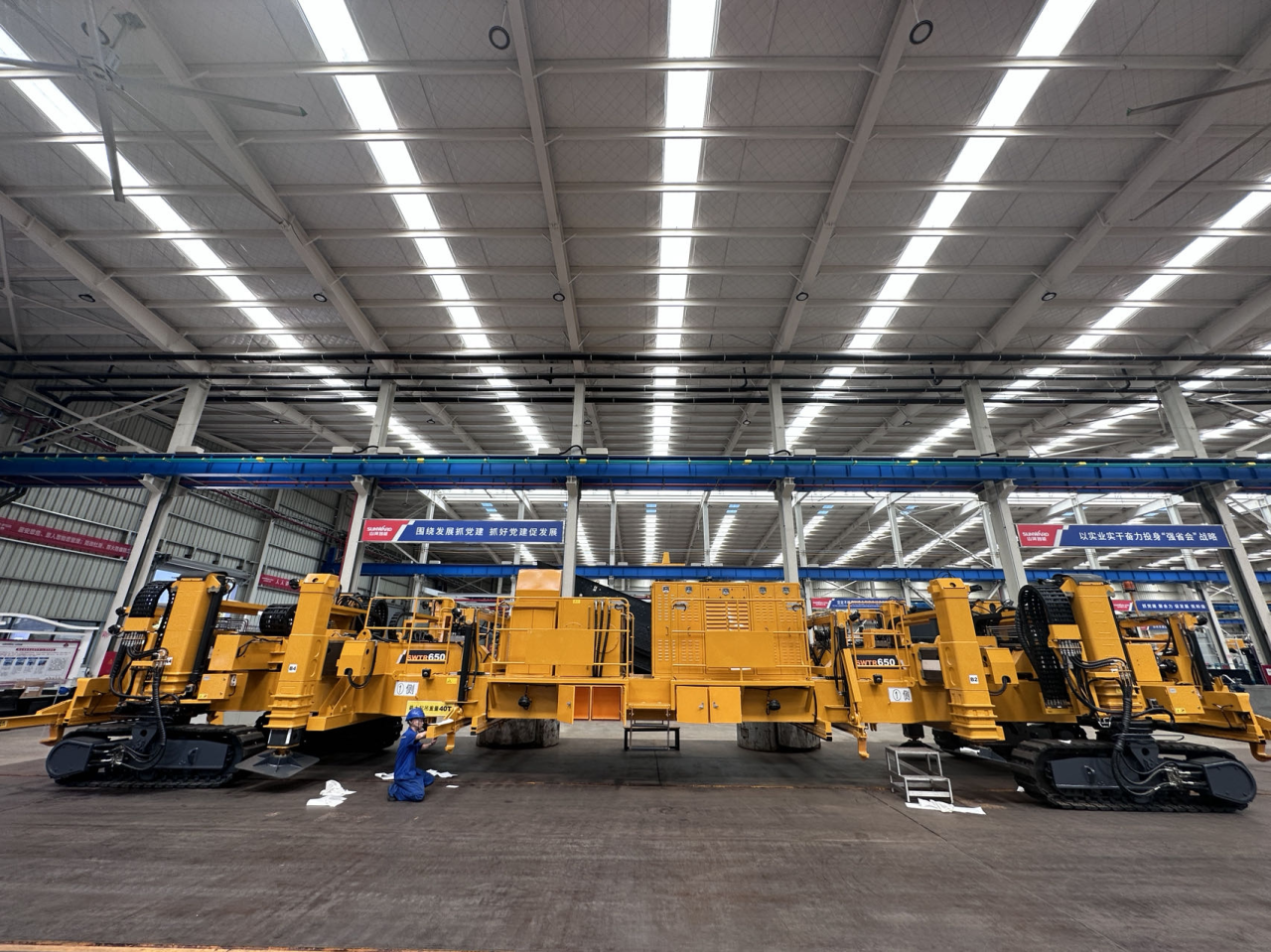 CPH-30J路岔铺换机组全球颁布！9001cc金沙以诚为本智能与宝鸡中车时期共绘铁路设备新篇章！