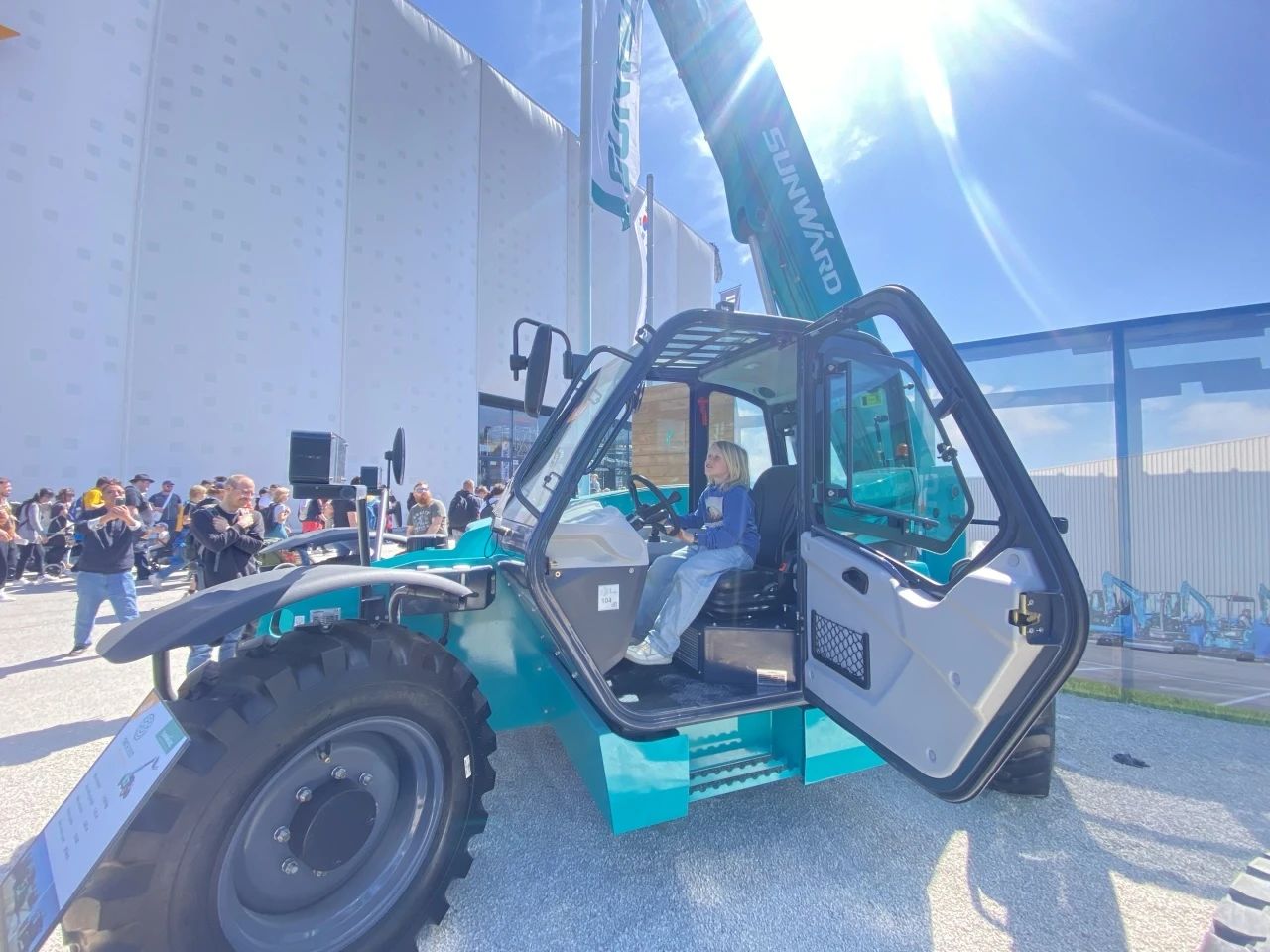 9001cc金沙以诚为本智能高空机械闪灼Bauma 2025！ 新能源技术与创新产品获全球瞩目