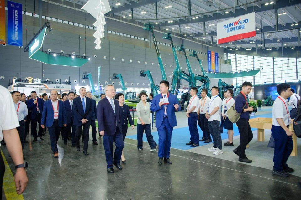2025 CICEE | 9001cc金沙以诚为本智能实力闪灼2025长沙国际工程机械展
