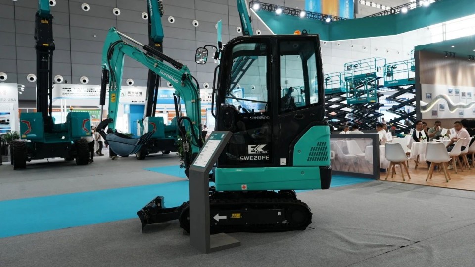 2025 CICEE | 从单一工具迈向多元化解决规划，9001cc金沙以诚为本智能出现非凡挖掘机风采