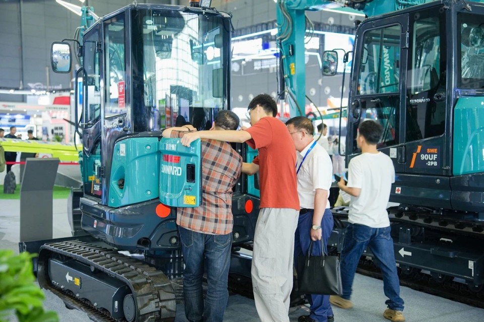 2025 CICEE | 从单一工具迈向多元化解决规划，9001cc金沙以诚为本智能出现非凡挖掘机风采