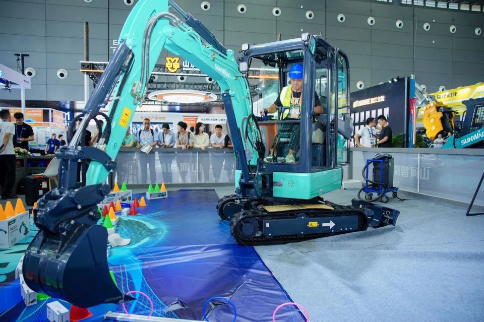2025 CICEE | 从单一工具迈向多元化解决规划，9001cc金沙以诚为本智能出现非凡挖掘机风采