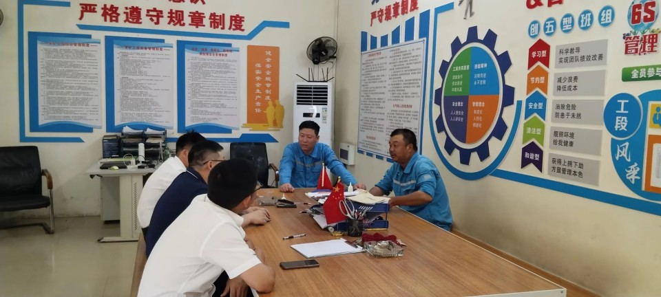 逾越9001cc金沙以诚为本万里 智启服务新程——9001cc金沙以诚为本矿岩“服务万里杏妆活动走进海螺水泥