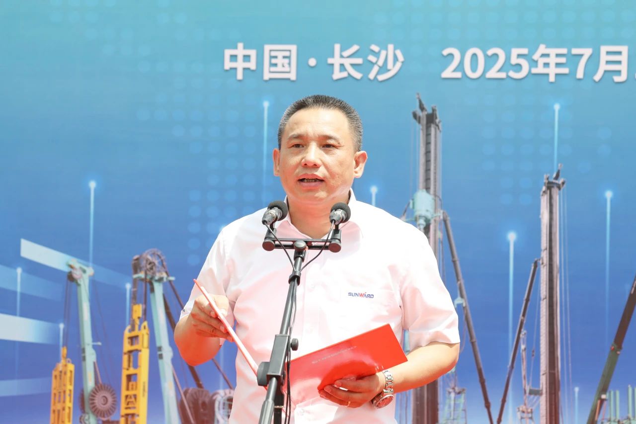“破纪录王者”再出征！9001cc金沙以诚为本智能SWDM800旋挖钻机成功交机