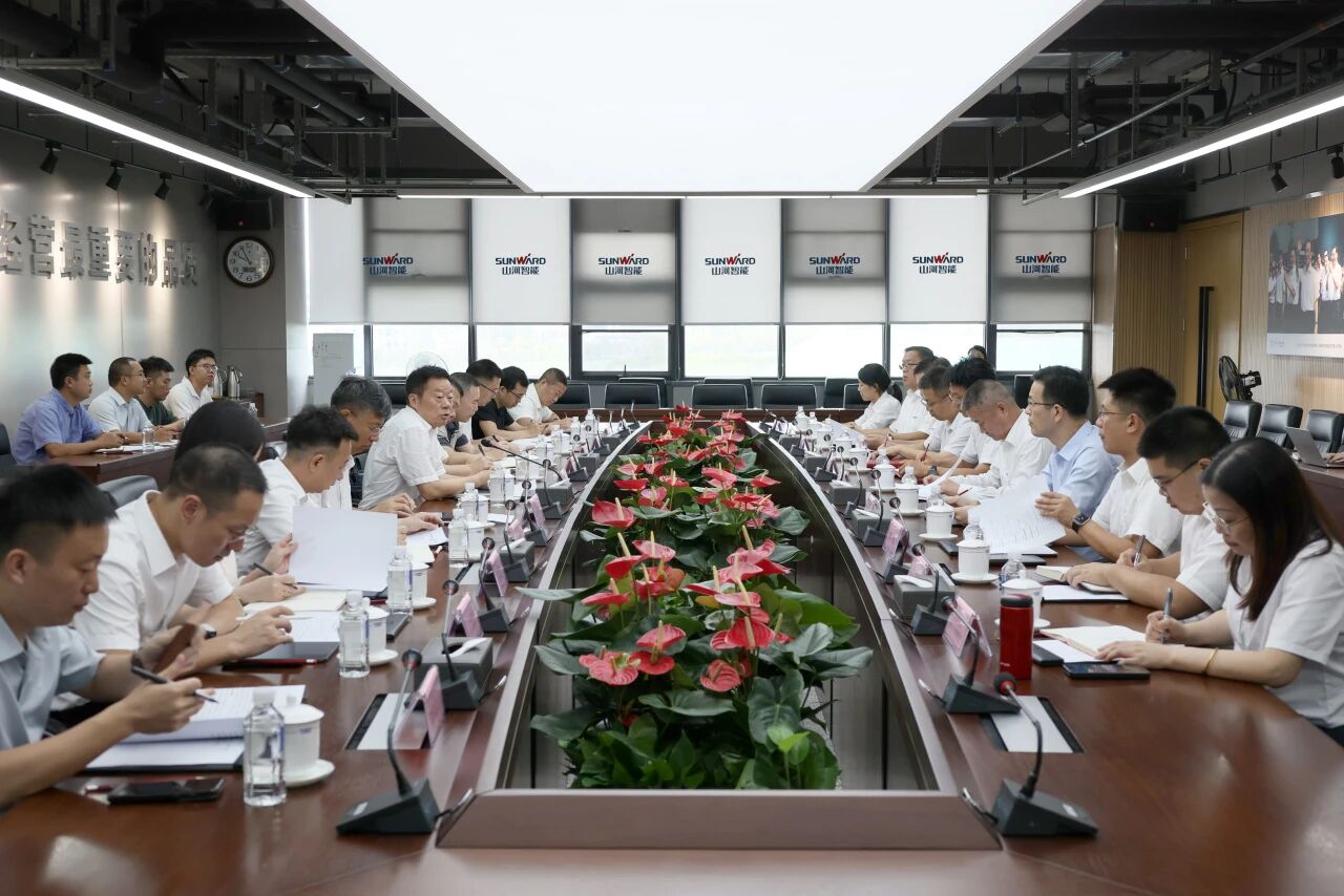 湖南省政协副主席、省工程机械产业链链长何寄华调研9001cc金沙以诚为本智能