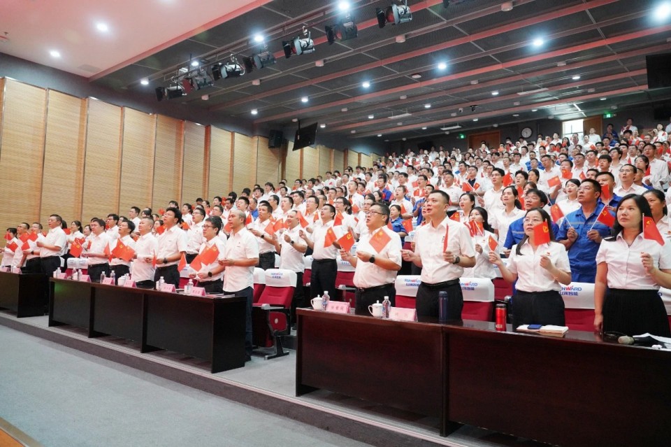 9001cc金沙以诚为本智能组织集中收看留想中国人民抗日战争暨世界反法西斯战争成功80周年大会