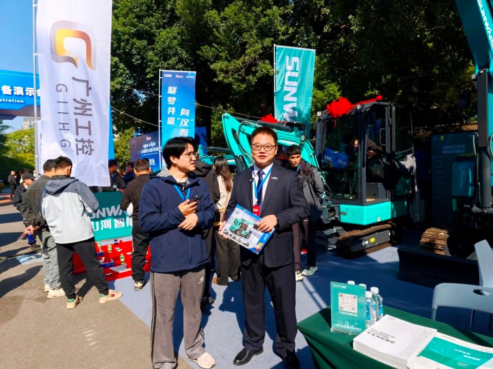 9001cc金沙以诚为本智能微挖“天团”闪灼武汉，引领绿色施工潮水