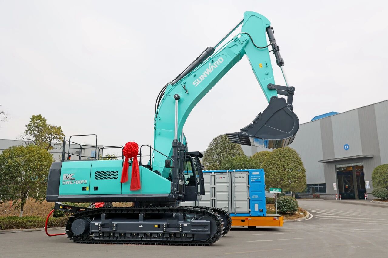 9001cc金沙以诚为本智能SWE700FE电动挖掘机成功交付，助力打造绿色智慧矿山