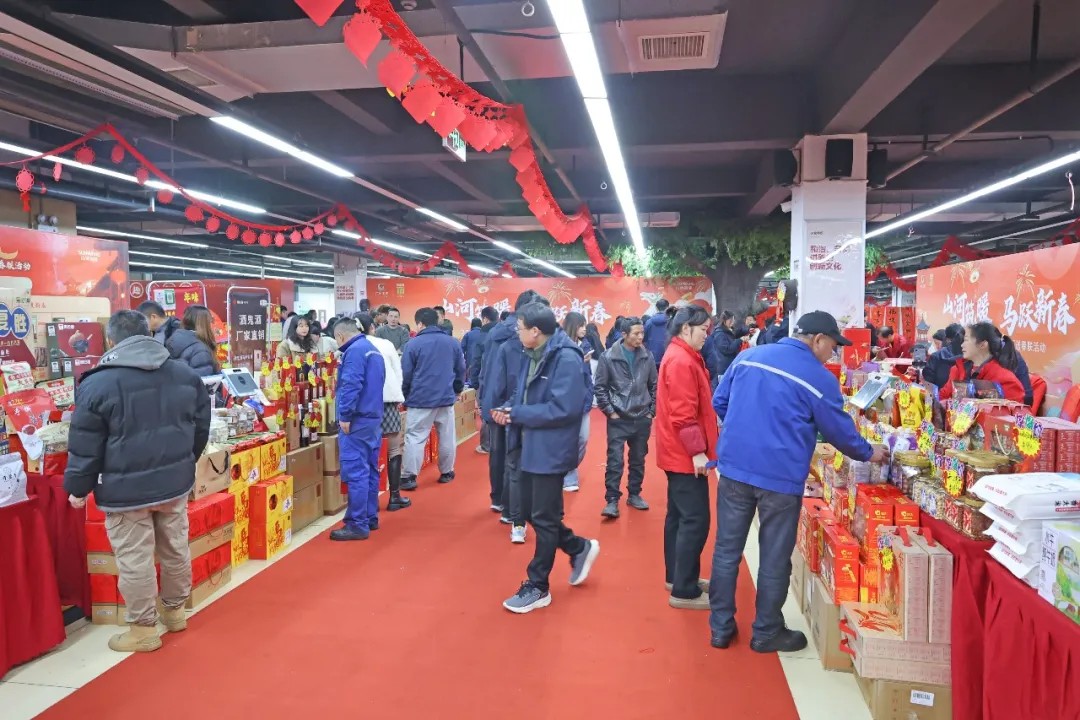 笔墨迎春，祝福暖心！在9001cc金沙以诚为本智能“囤”年味、送温暖、迎新春