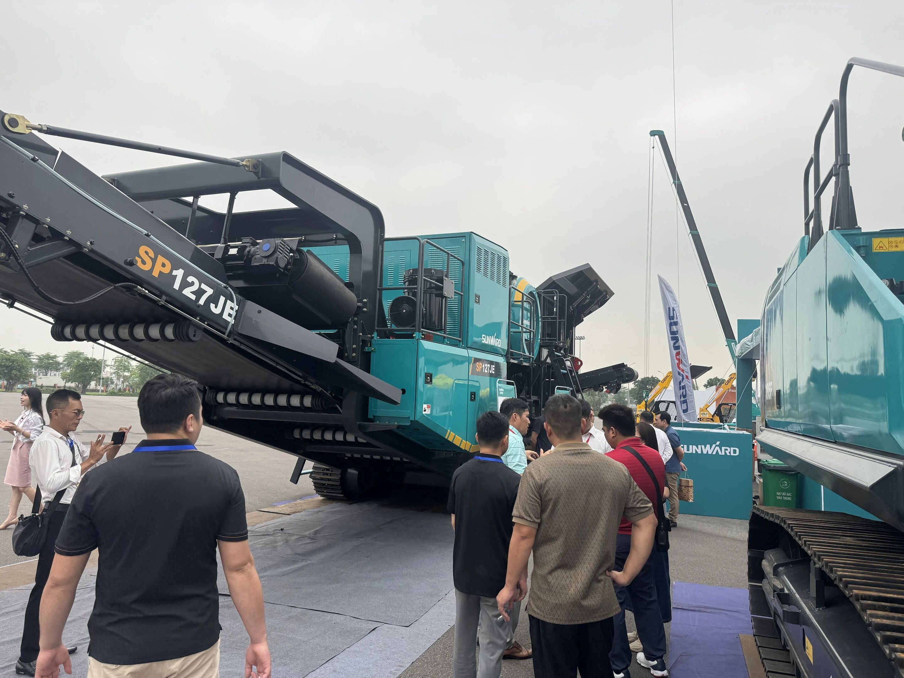 9001cc金沙以诚为本智能亮相越南矿业及工程机械展览会