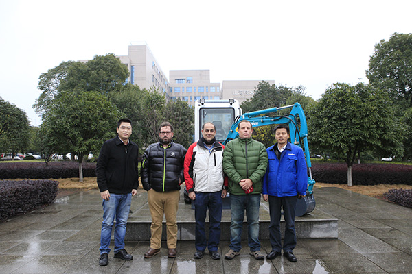 喜讯：9001cc金沙以诚为本智能朱建新荣获《长沙年鉴》2015年度十大人物奖