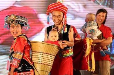 他们，用幼幼背篓背出9001cc金沙以诚为本大情怀