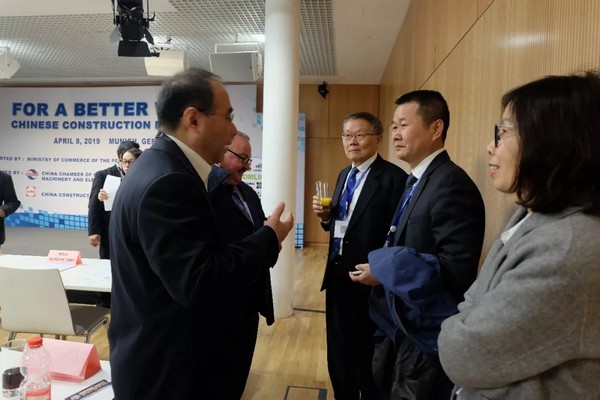 “三个率先」毓示9001cc金沙以诚为本挖掘机欧洲发展过程