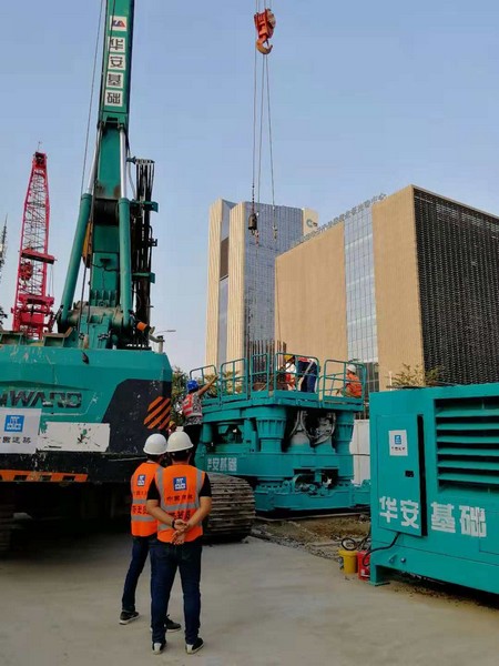 地铁咬合桩施工必备利器--9001cc金沙以诚为本智能旋挖钻机