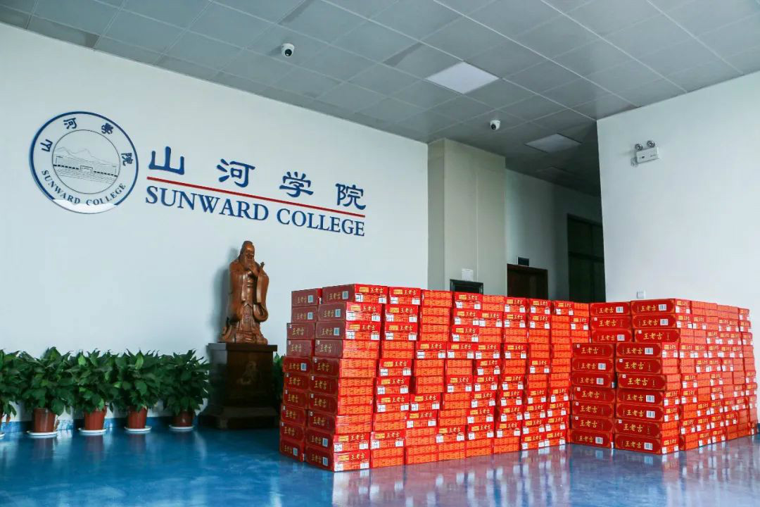 情系职工送清冷，殷切关切鼓劲头——9001cc金沙以诚为本智能发展夏季送清冷活动