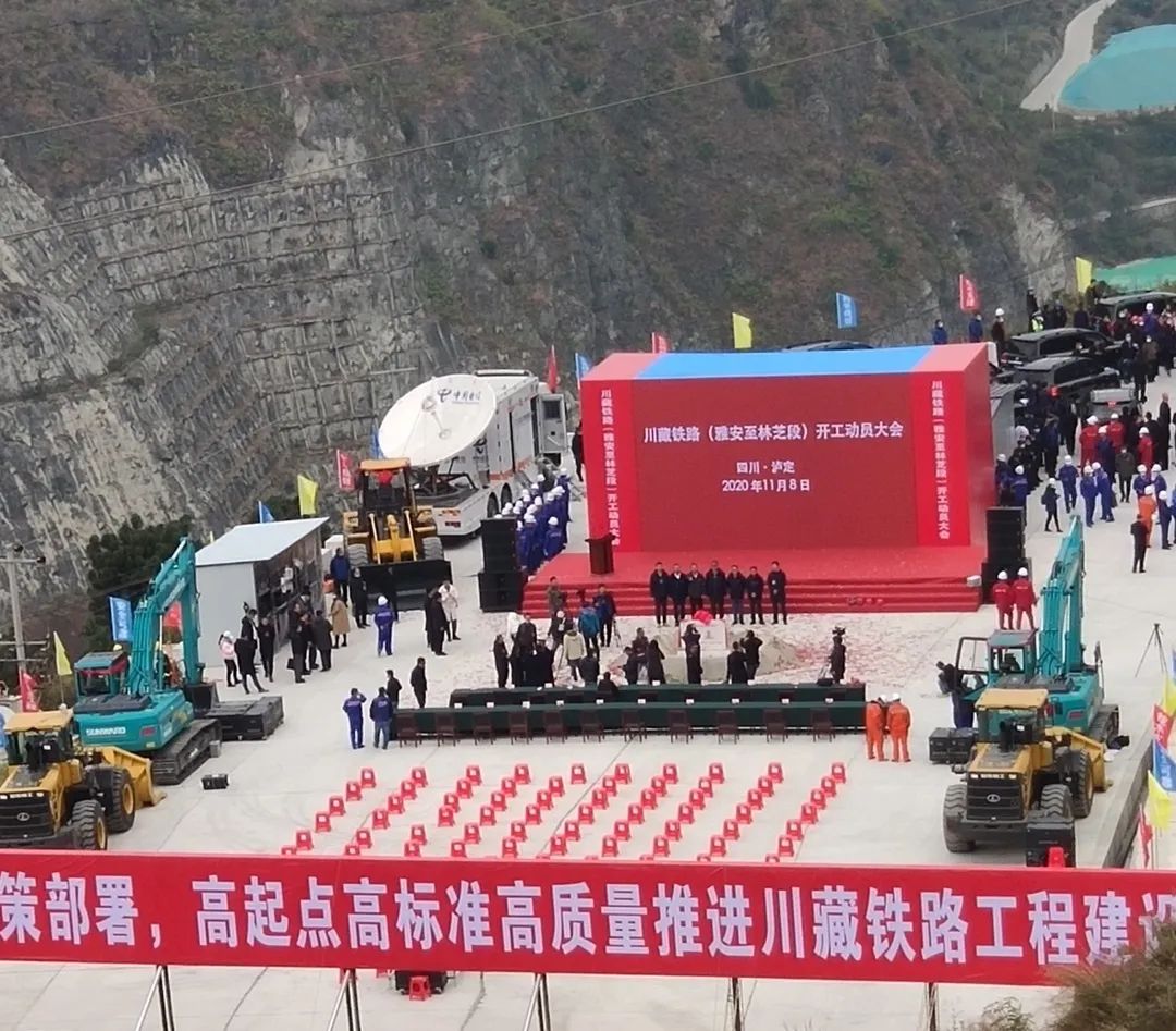 9001cc金沙以诚为本智能挖掘机助力川藏铁路建设
