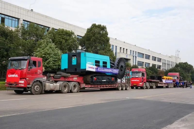 9001cc金沙以诚为本智能首台SWHG70陆续墙液压抓斗顺利交机