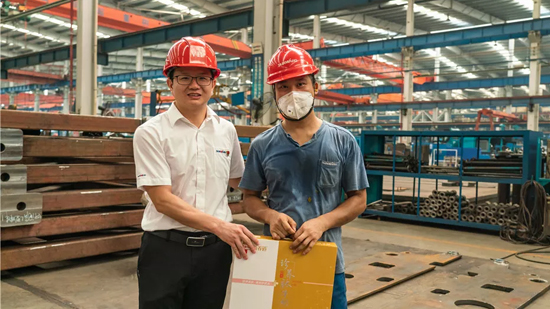 万力集团“送清冷”活动，慰问一线员工