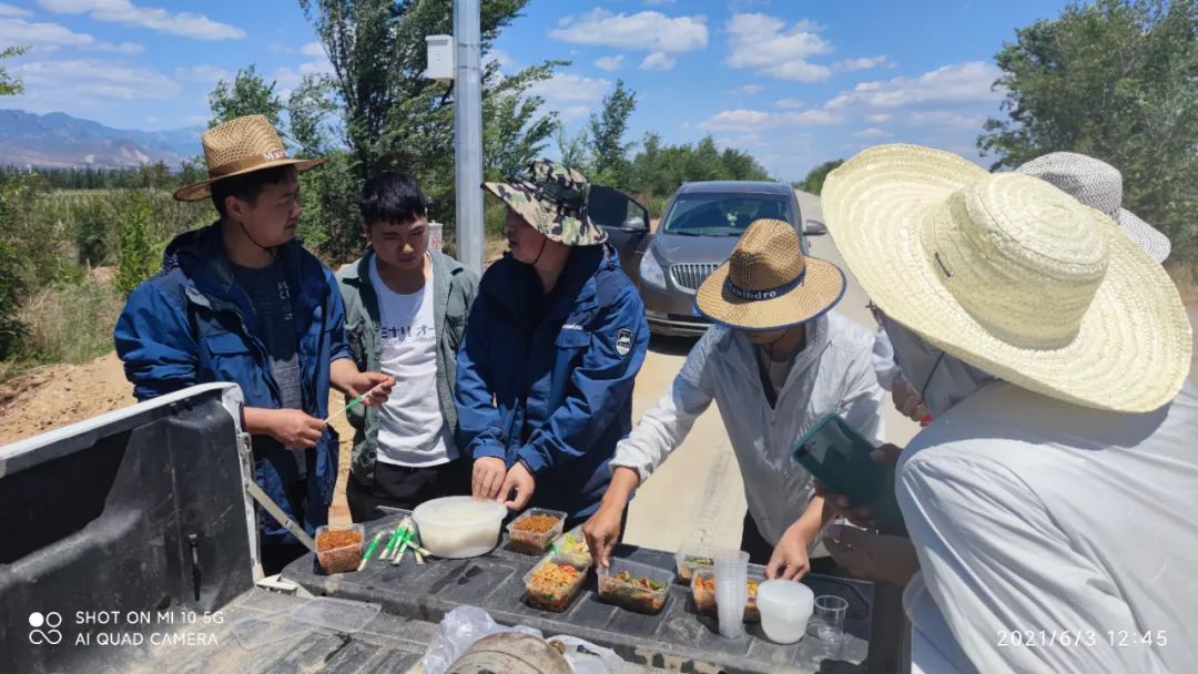 致敬！战斗在风沙中的特种设备团队